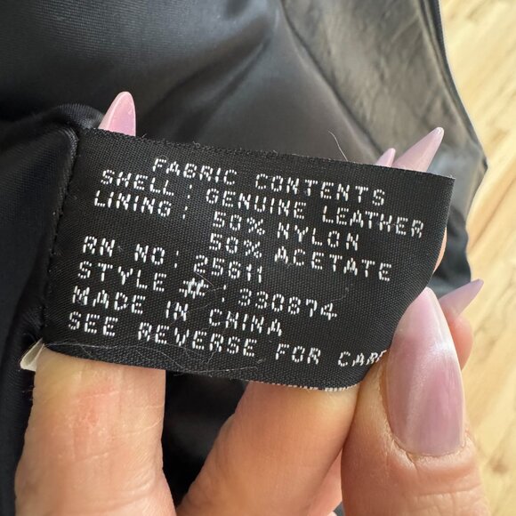 90s Oversized Genuine Leather Jacket in Black by Jones New York (L) - Picture 5 of 5